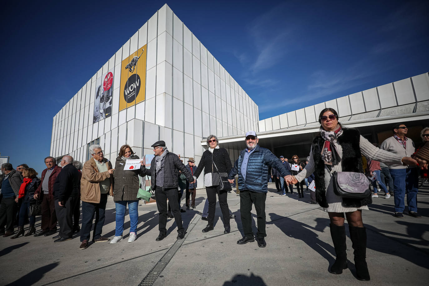 Cientos de granadinos se han reunido para exigir independiencia económica para la instalación científica 