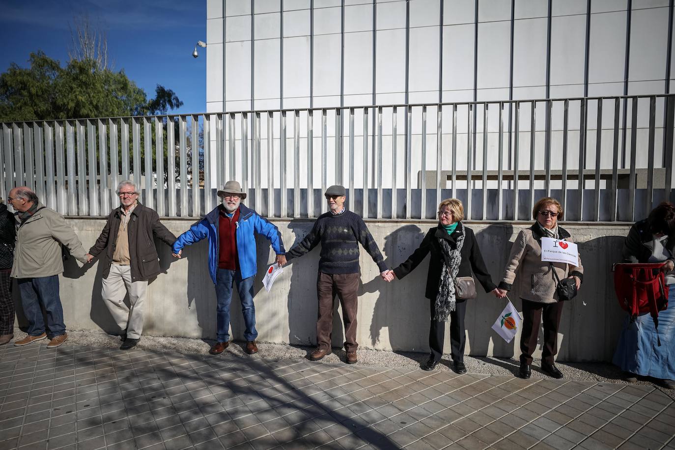 Cientos de granadinos se han reunido para exigir independiencia económica para la instalación científica 