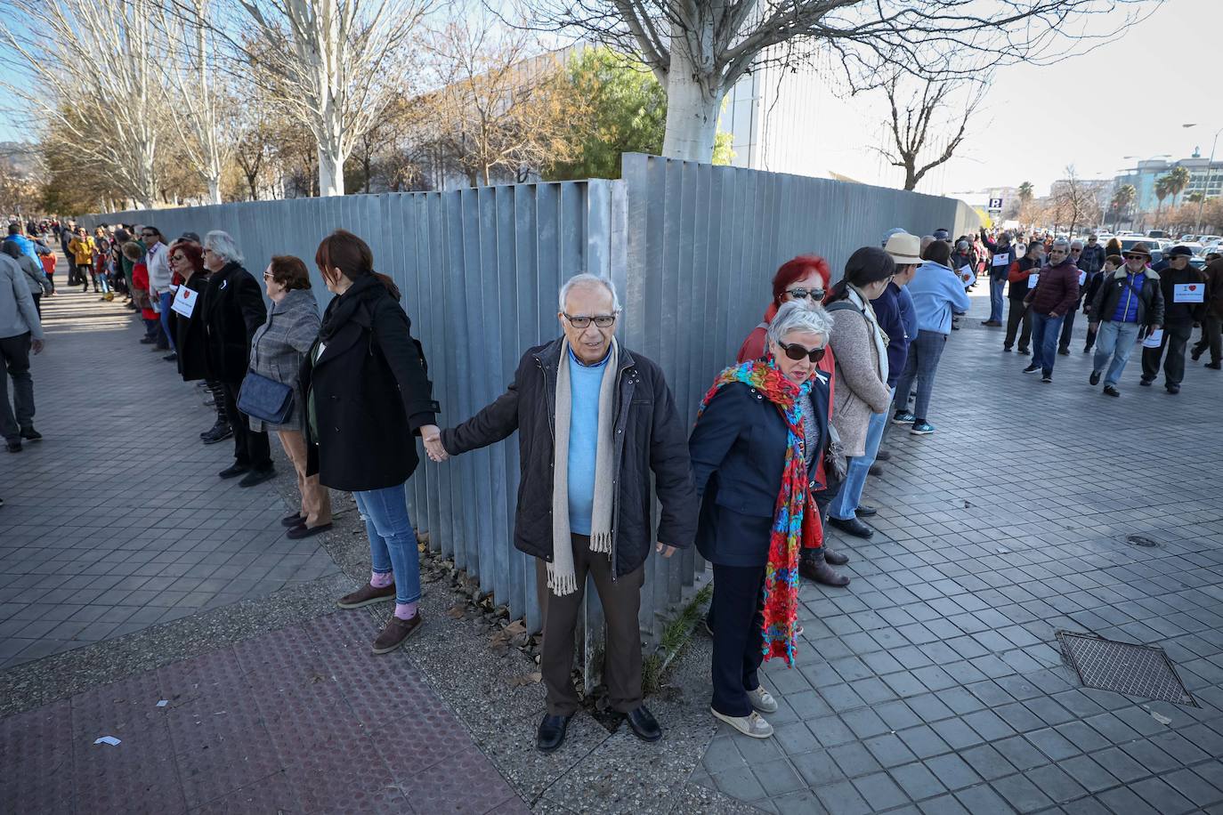 Cientos de granadinos se han reunido para exigir independiencia económica para la instalación científica 