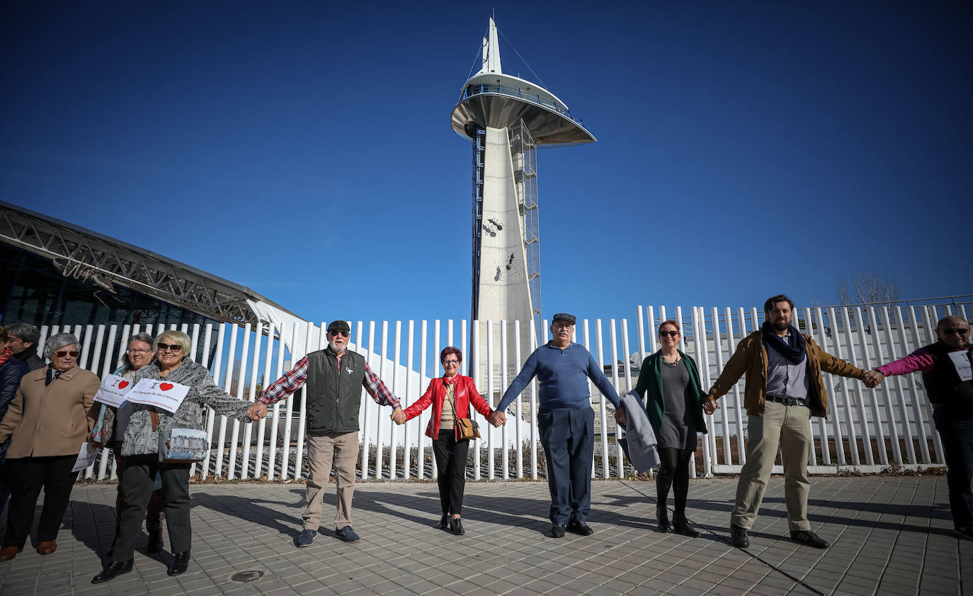 Cientos de granadinos se han reunido para exigir independiencia económica para la instalación científica 