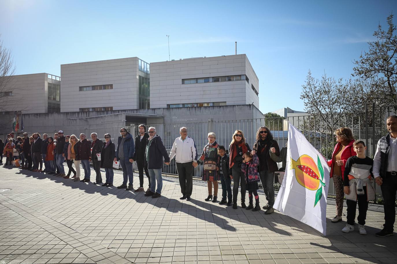 Cientos de granadinos se han reunido para exigir independiencia económica para la instalación científica 