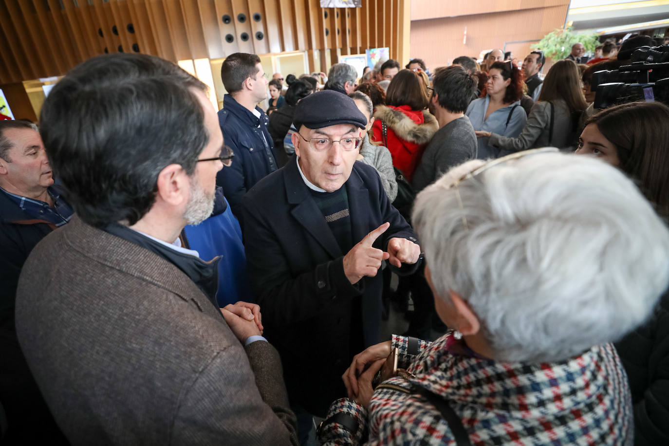 Cientos de granadinos se han reunido para exigir independiencia económica para la instalación científica 