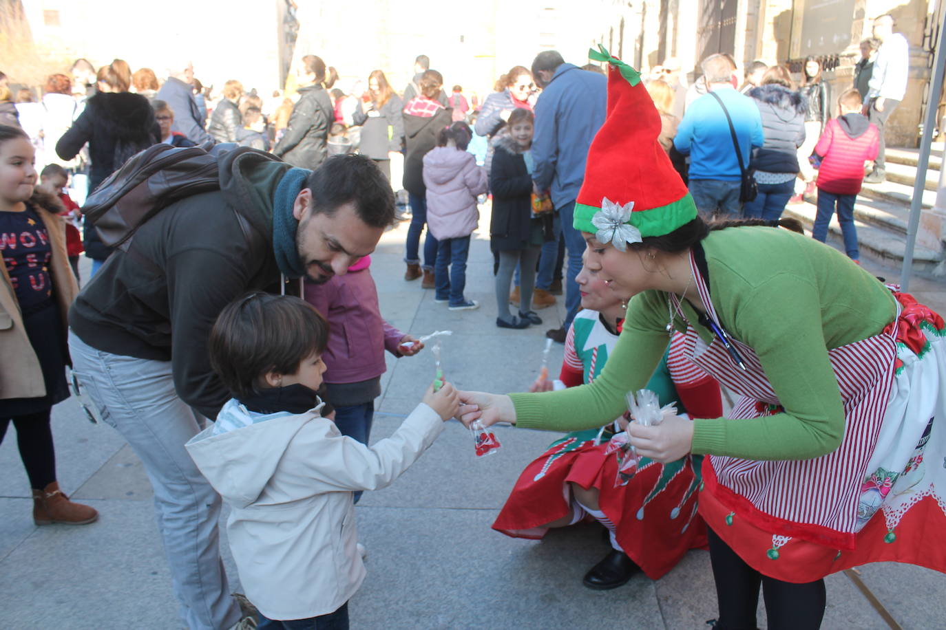 Los niños se han reunido en la capital para celebrar con gominolas la llegada de 2020 