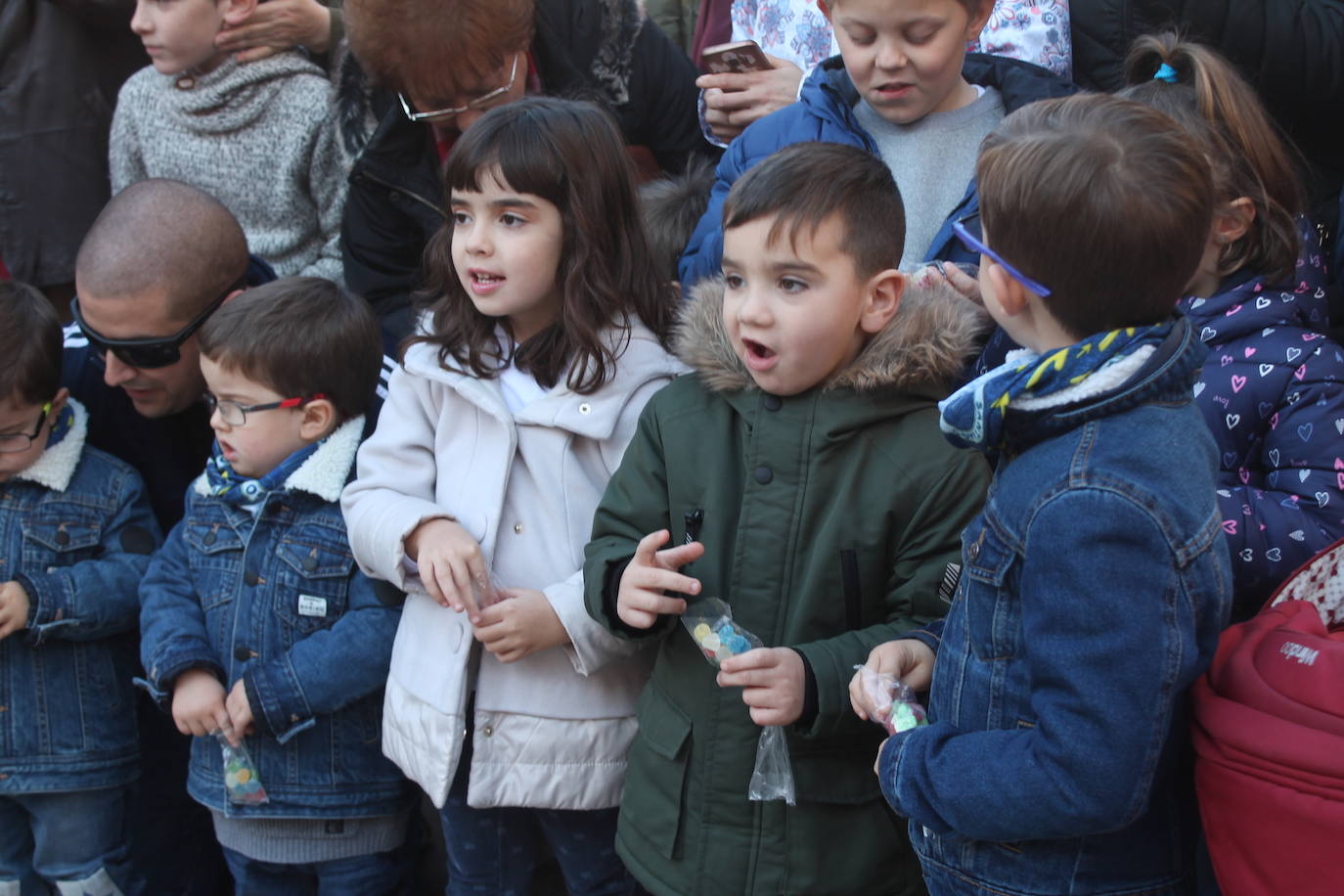 Los niños se han reunido en la capital para celebrar con gominolas la llegada de 2020 