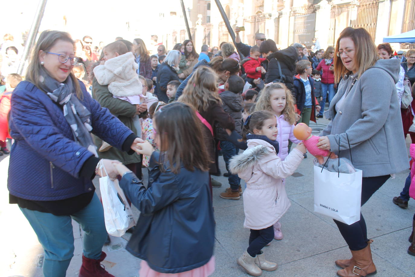 Los niños se han reunido en la capital para celebrar con gominolas la llegada de 2020 