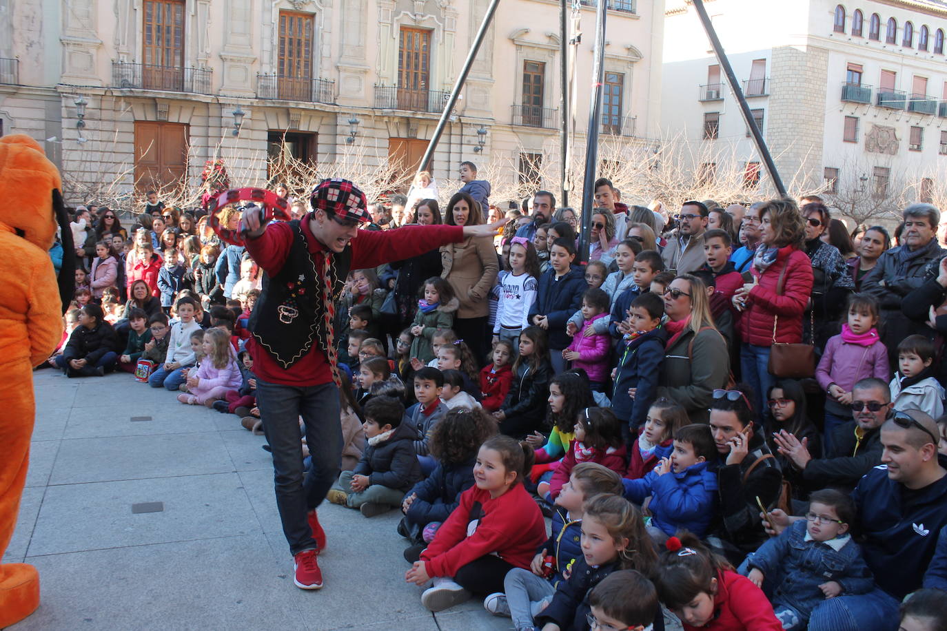 Los niños se han reunido en la capital para celebrar con gominolas la llegada de 2020 