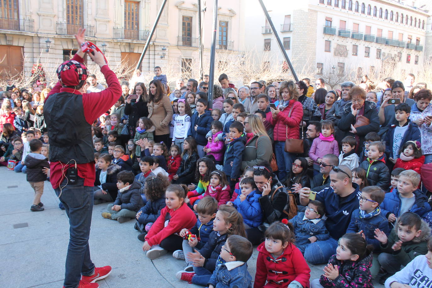 Los niños se han reunido en la capital para celebrar con gominolas la llegada de 2020 