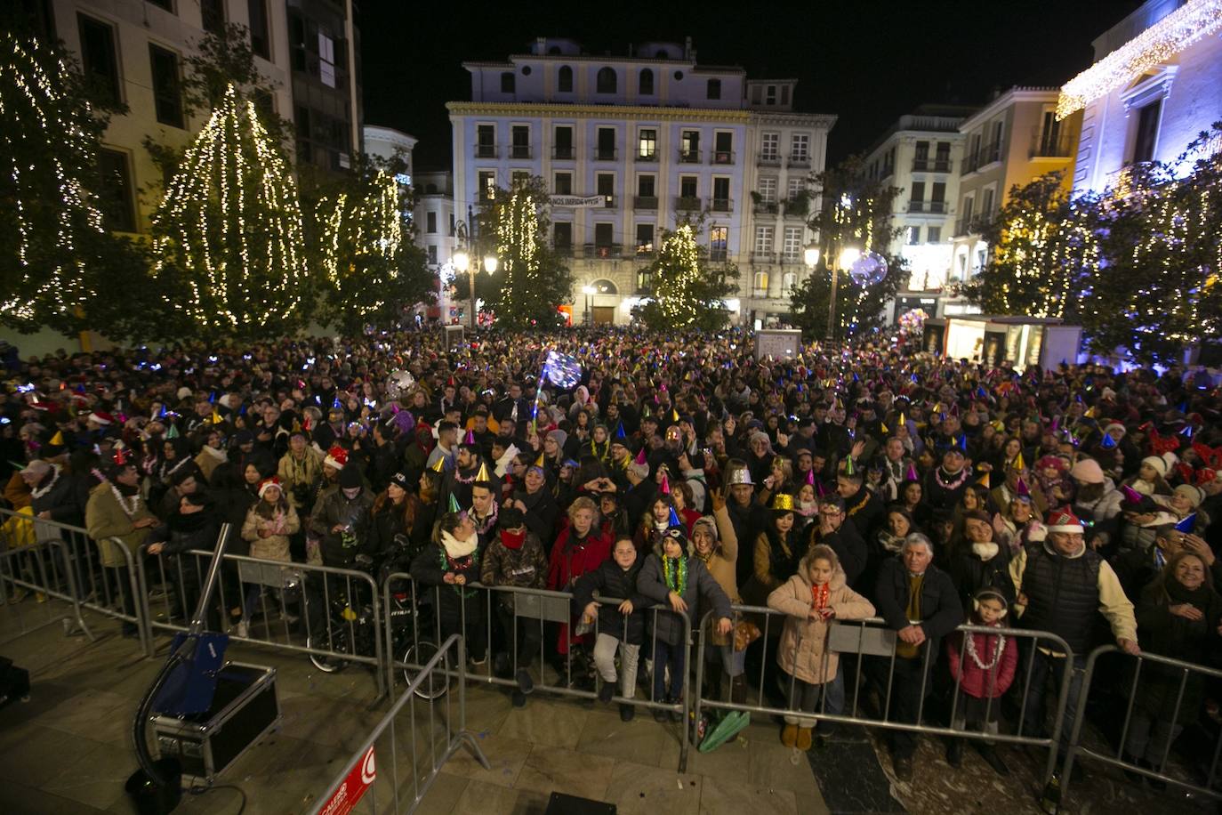 Miles de personas dsifrutaron de la Nochevieja en la capital