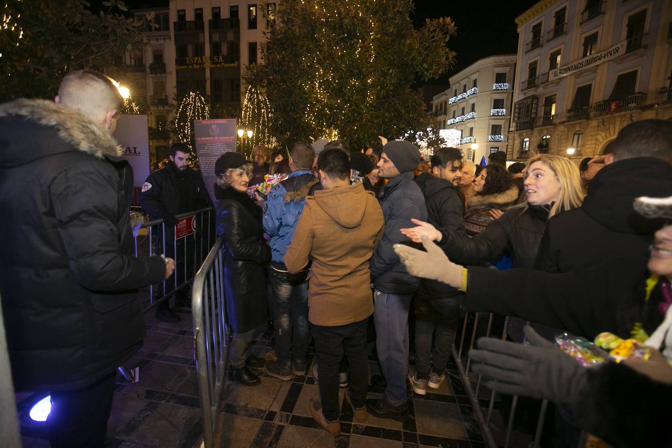 Miles de personas dsifrutaron de la Nochevieja en la capital