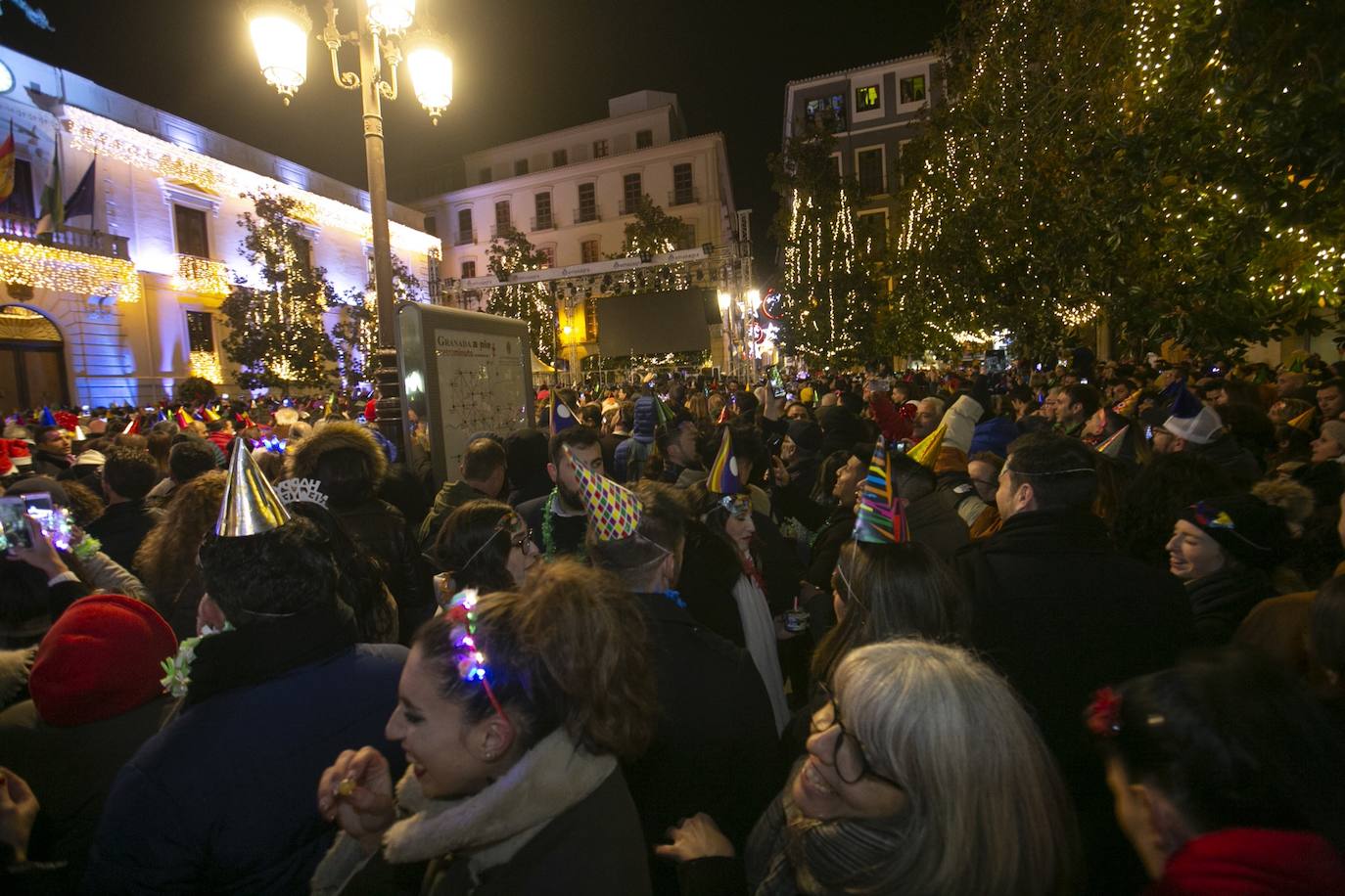 Miles de personas dsifrutaron de la Nochevieja en la capital