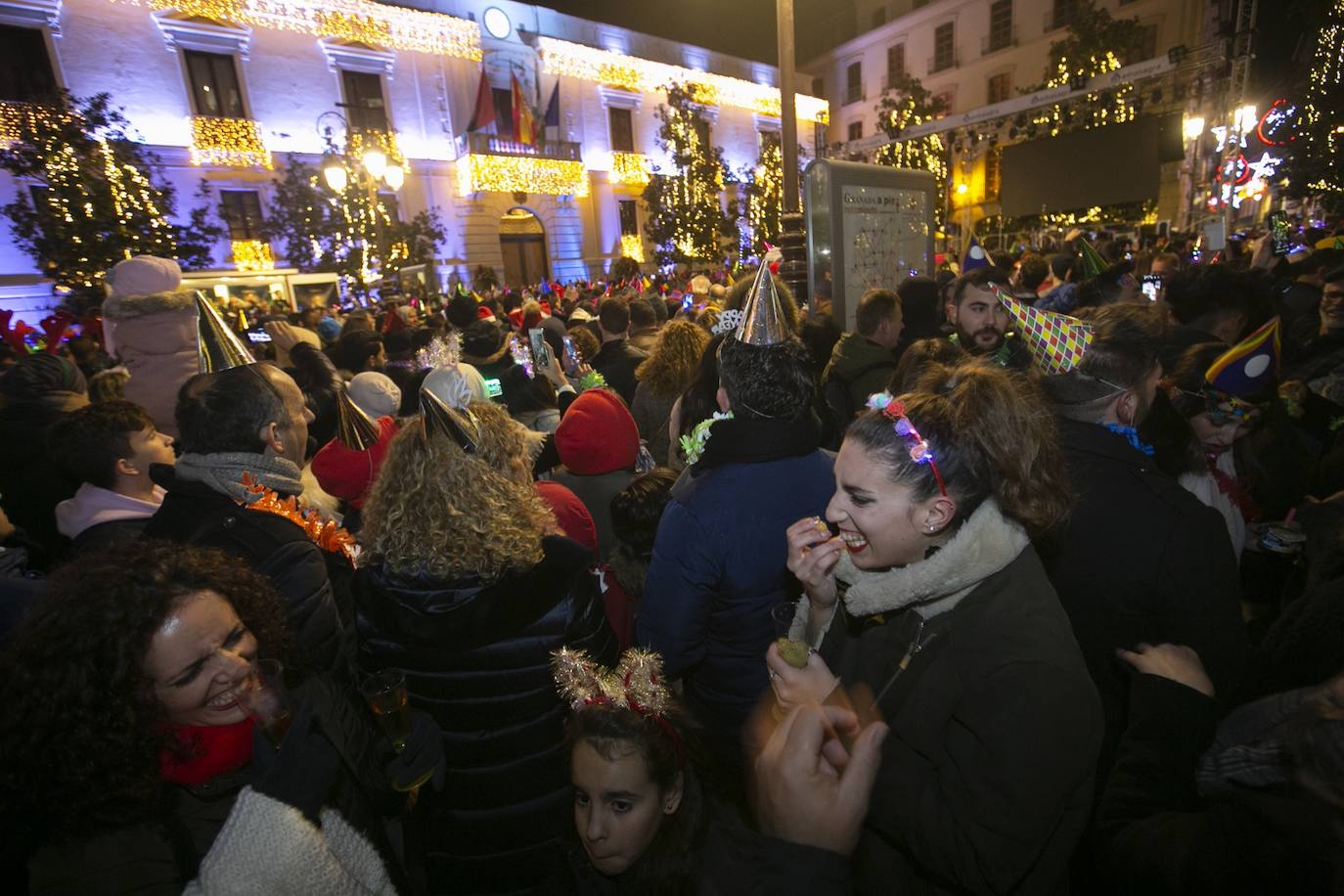 Miles de personas dsifrutaron de la Nochevieja en la capital