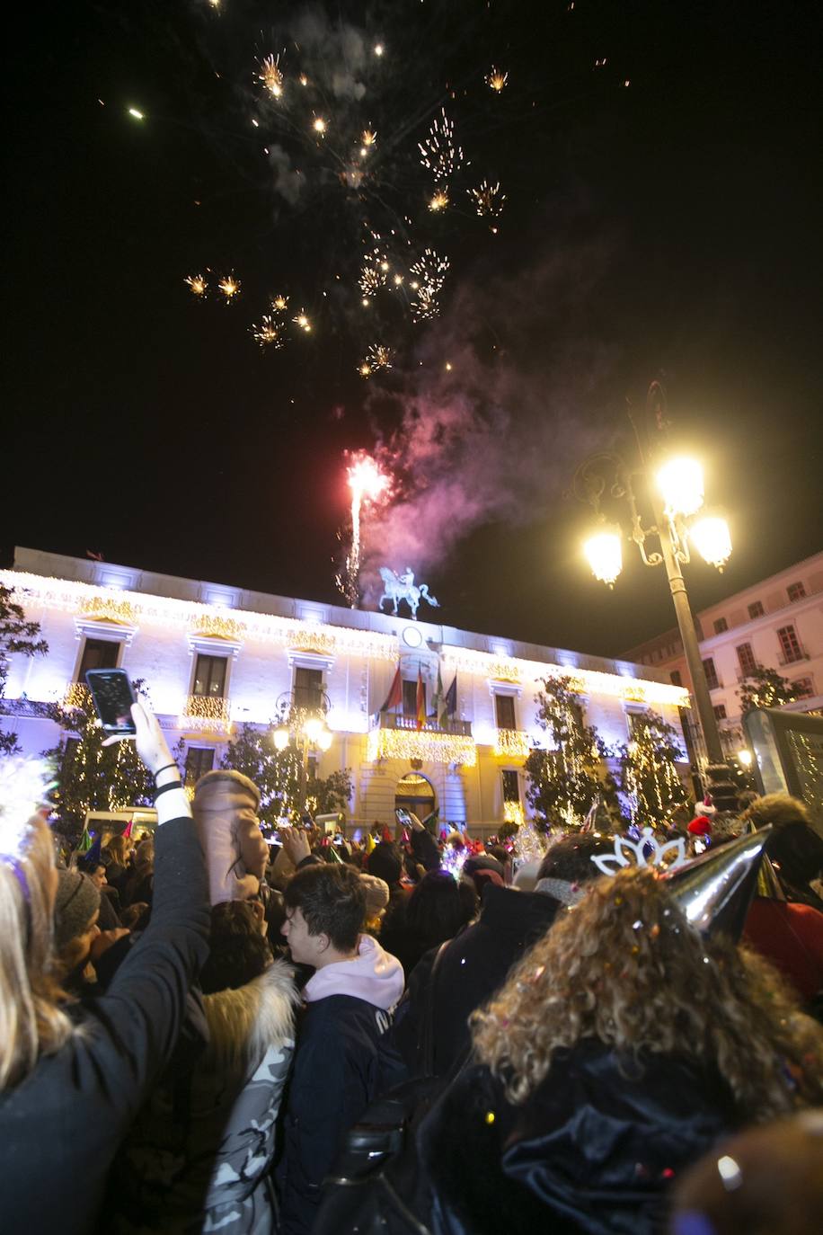 Miles de personas dsifrutaron de la Nochevieja en la capital