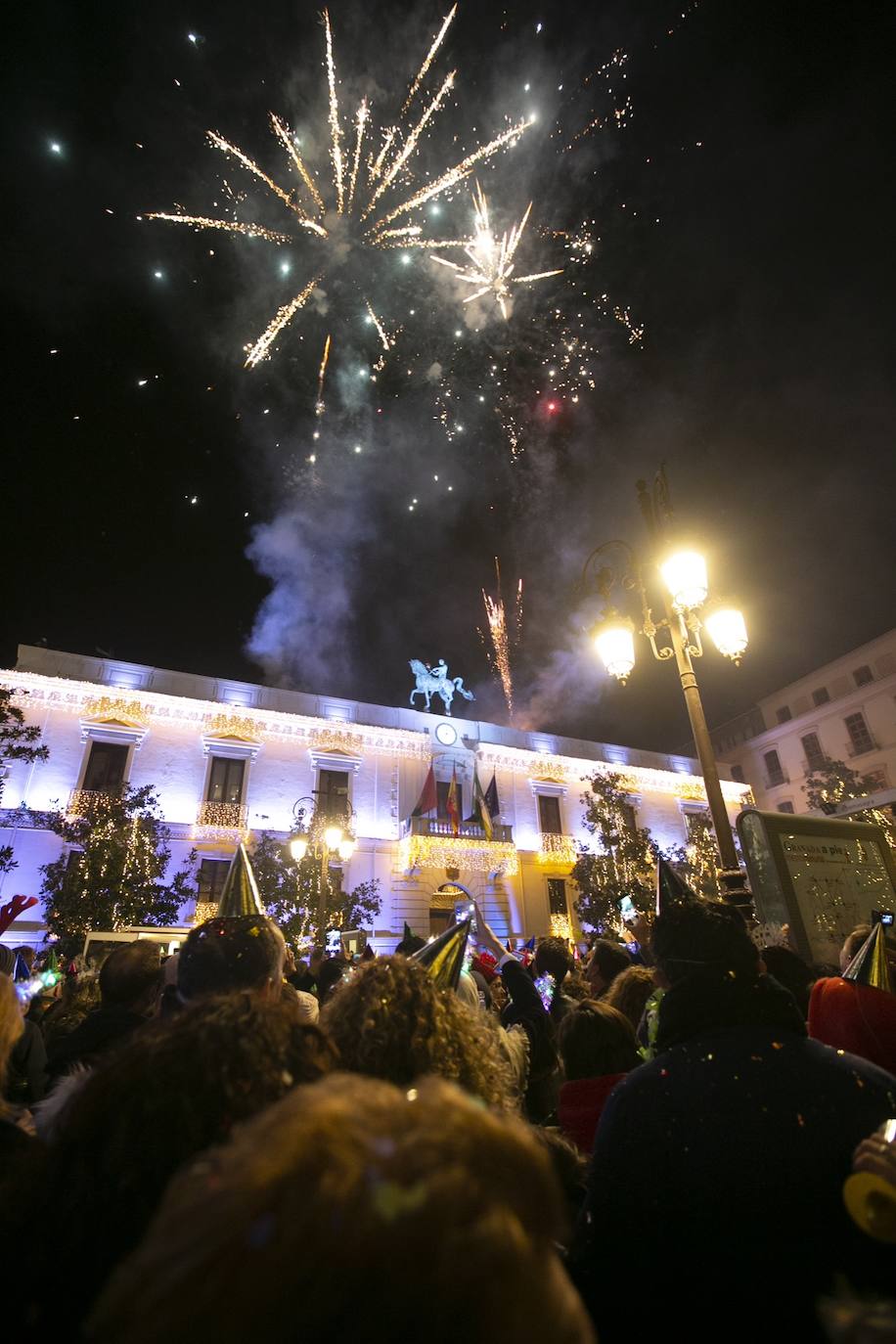 Miles de personas dsifrutaron de la Nochevieja en la capital