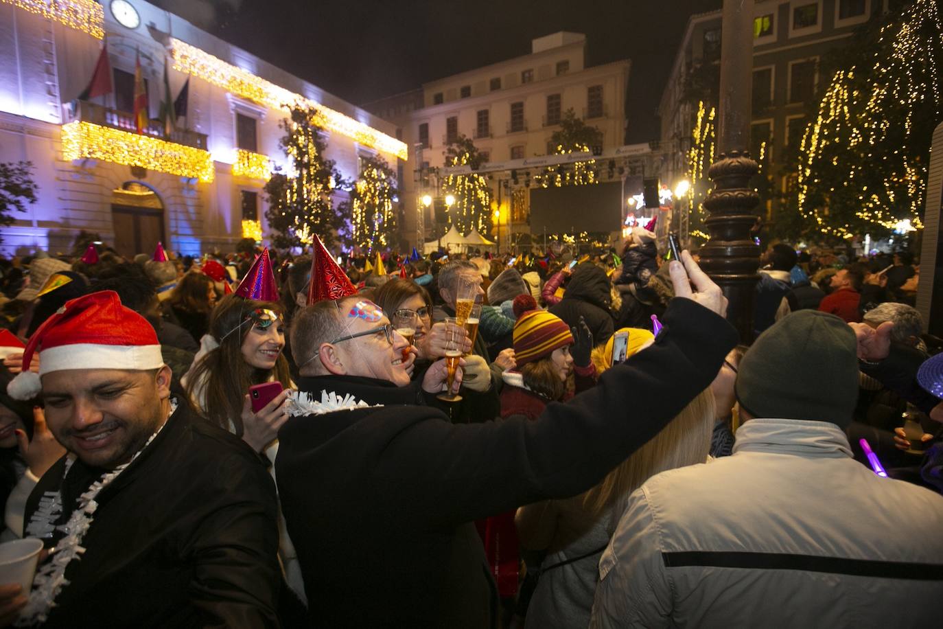 Miles de personas dsifrutaron de la Nochevieja en la capital