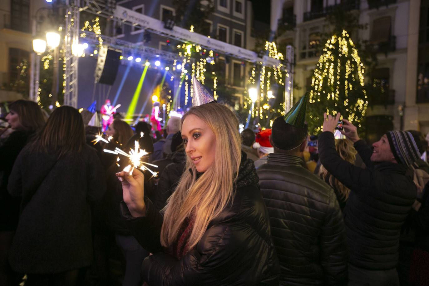 Miles de personas dsifrutaron de la Nochevieja en la capital