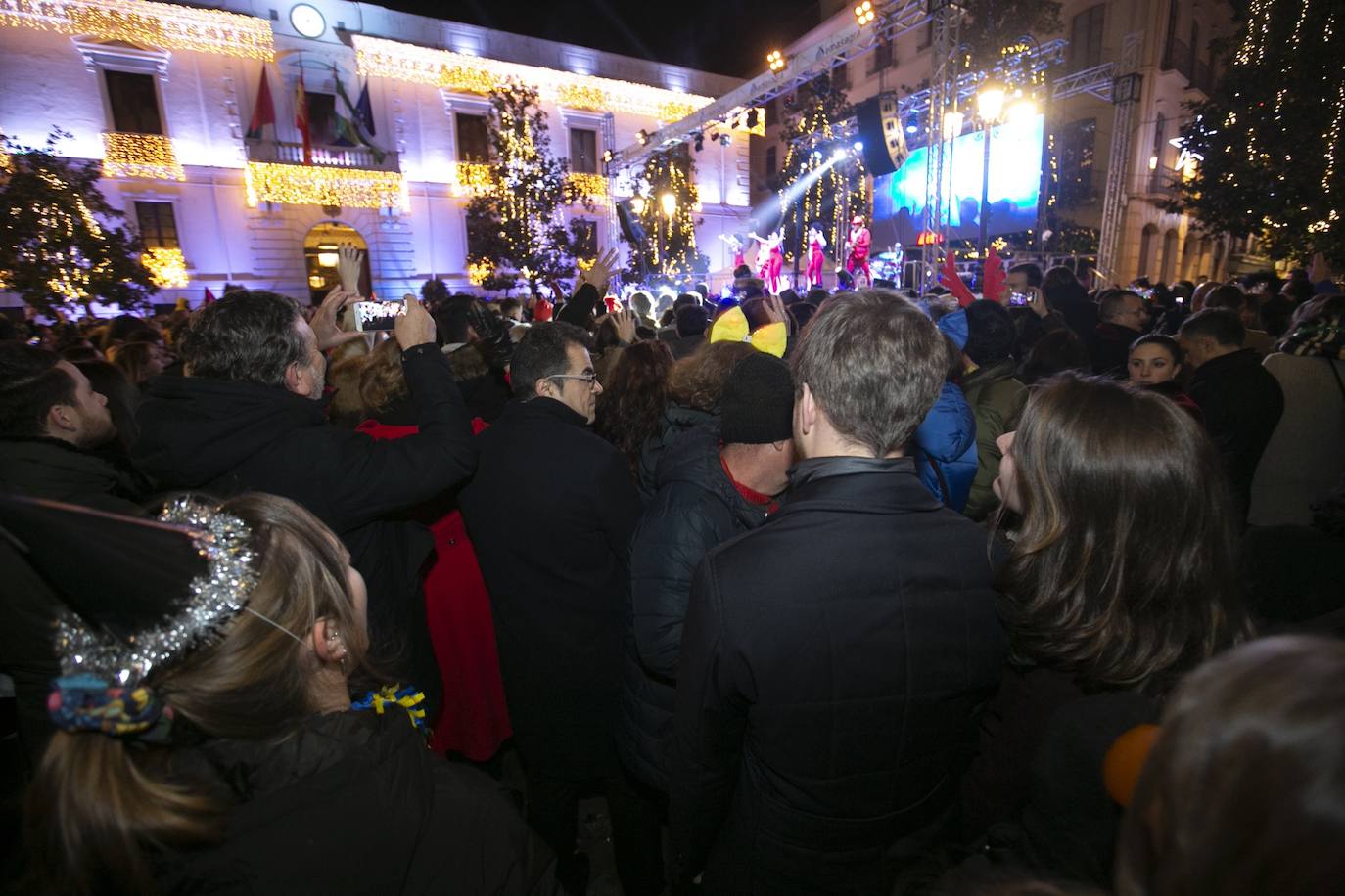 Miles de personas dsifrutaron de la Nochevieja en la capital