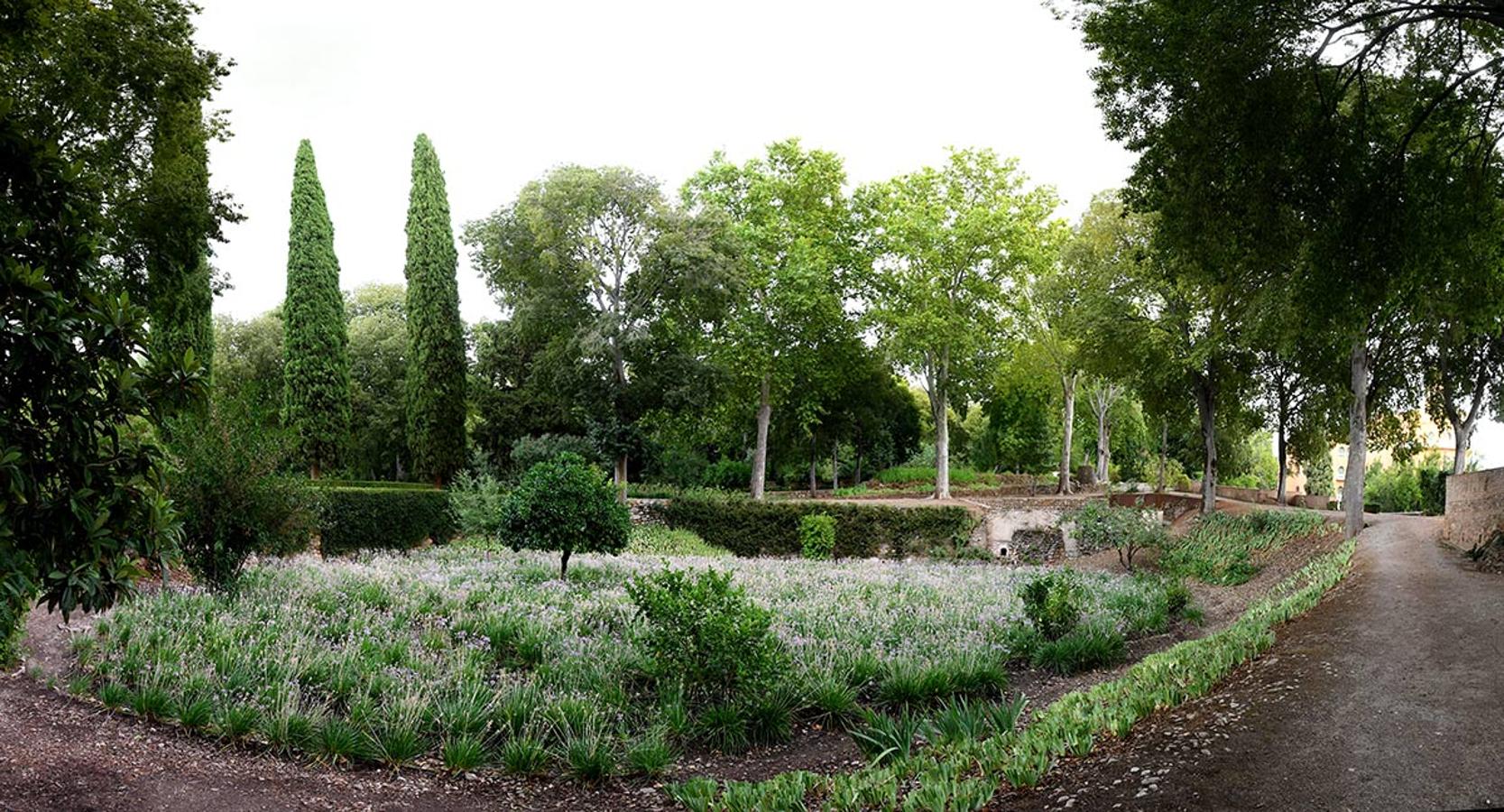 El Carmen de los Catalanes, jardines y estanques en peña Partida a la vista de la Alhambra 