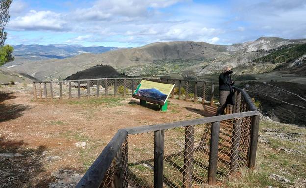 Imagen principal - El viejo camino de pastores en las laderas del Huenes