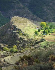 Imagen secundaria 2 - El viejo camino de pastores en las laderas del Huenes