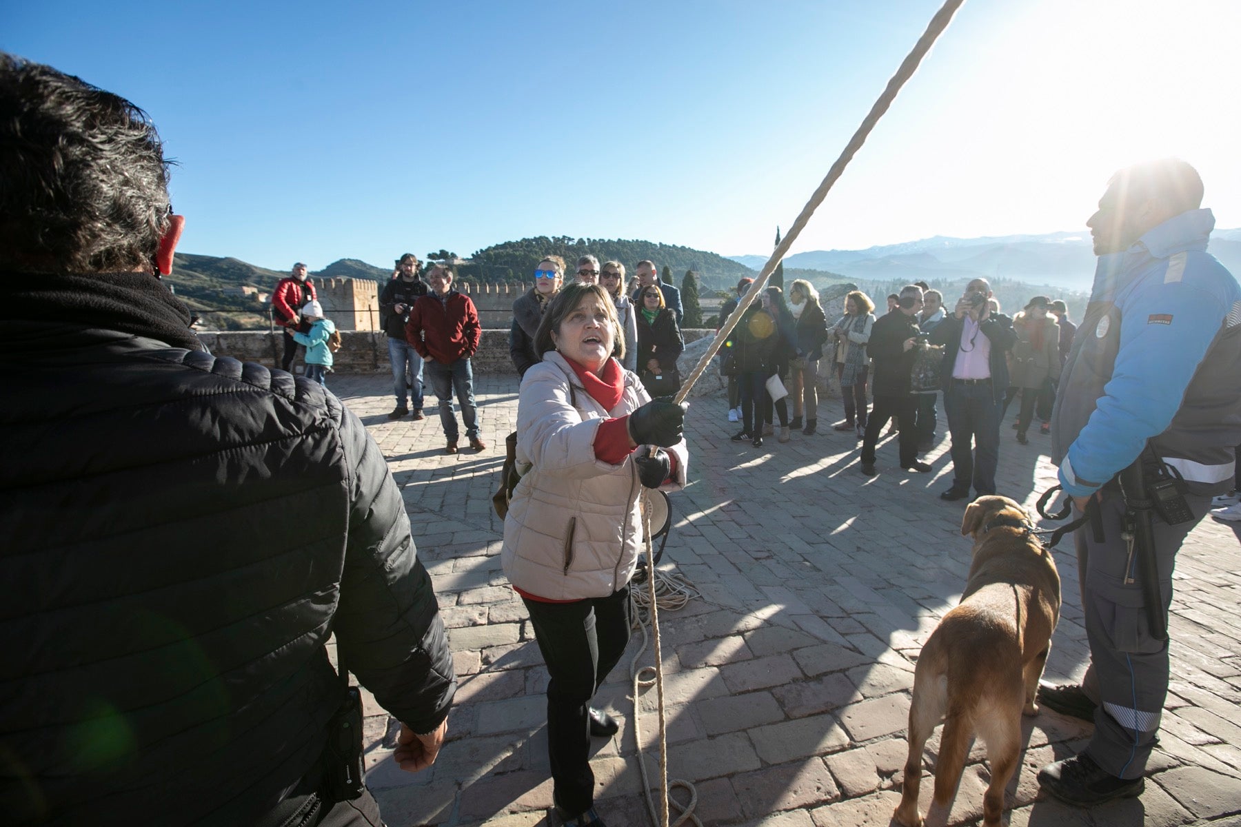 Fotos: Se cumple la tradición de tocar la campana de la Torre de la Vela el 2 de enero