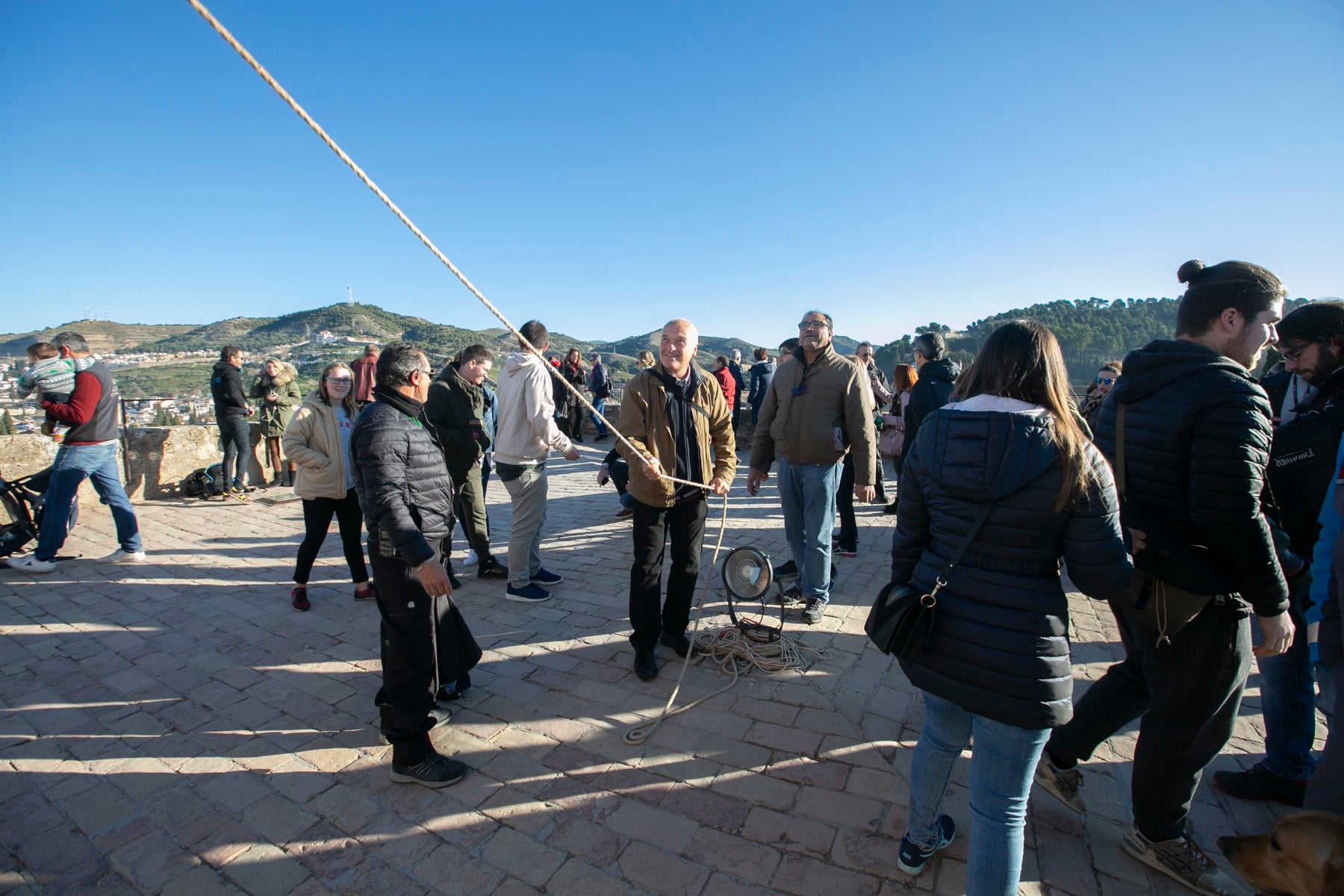 Fotos: Se cumple la tradición de tocar la campana de la Torre de la Vela el 2 de enero