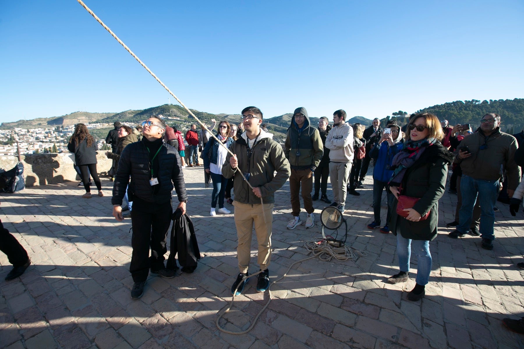 Fotos: Se cumple la tradición de tocar la campana de la Torre de la Vela el 2 de enero