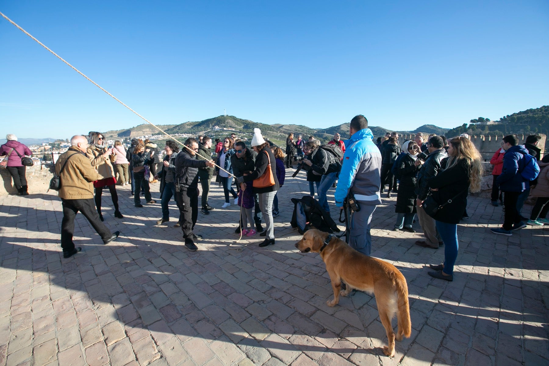 Fotos: Se cumple la tradición de tocar la campana de la Torre de la Vela el 2 de enero