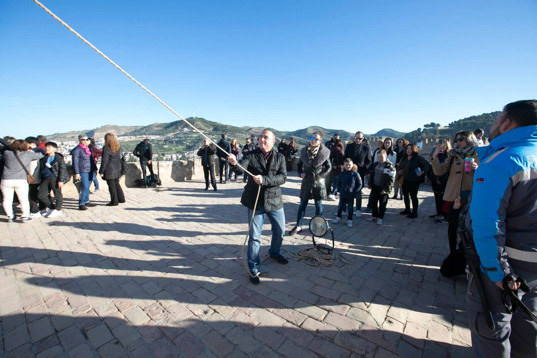 Fotos: Se cumple la tradición de tocar la campana de la Torre de la Vela el 2 de enero