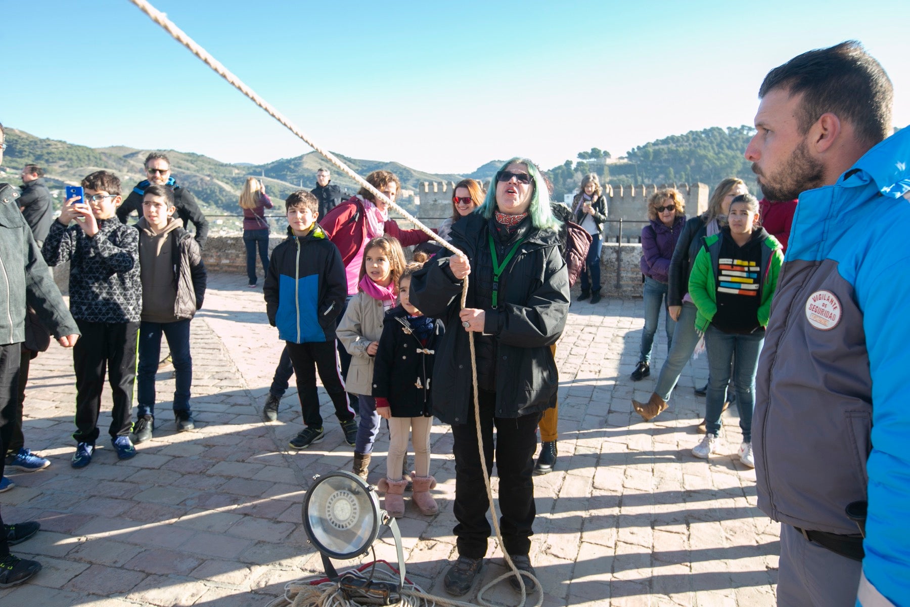 Fotos: Se cumple la tradición de tocar la campana de la Torre de la Vela el 2 de enero