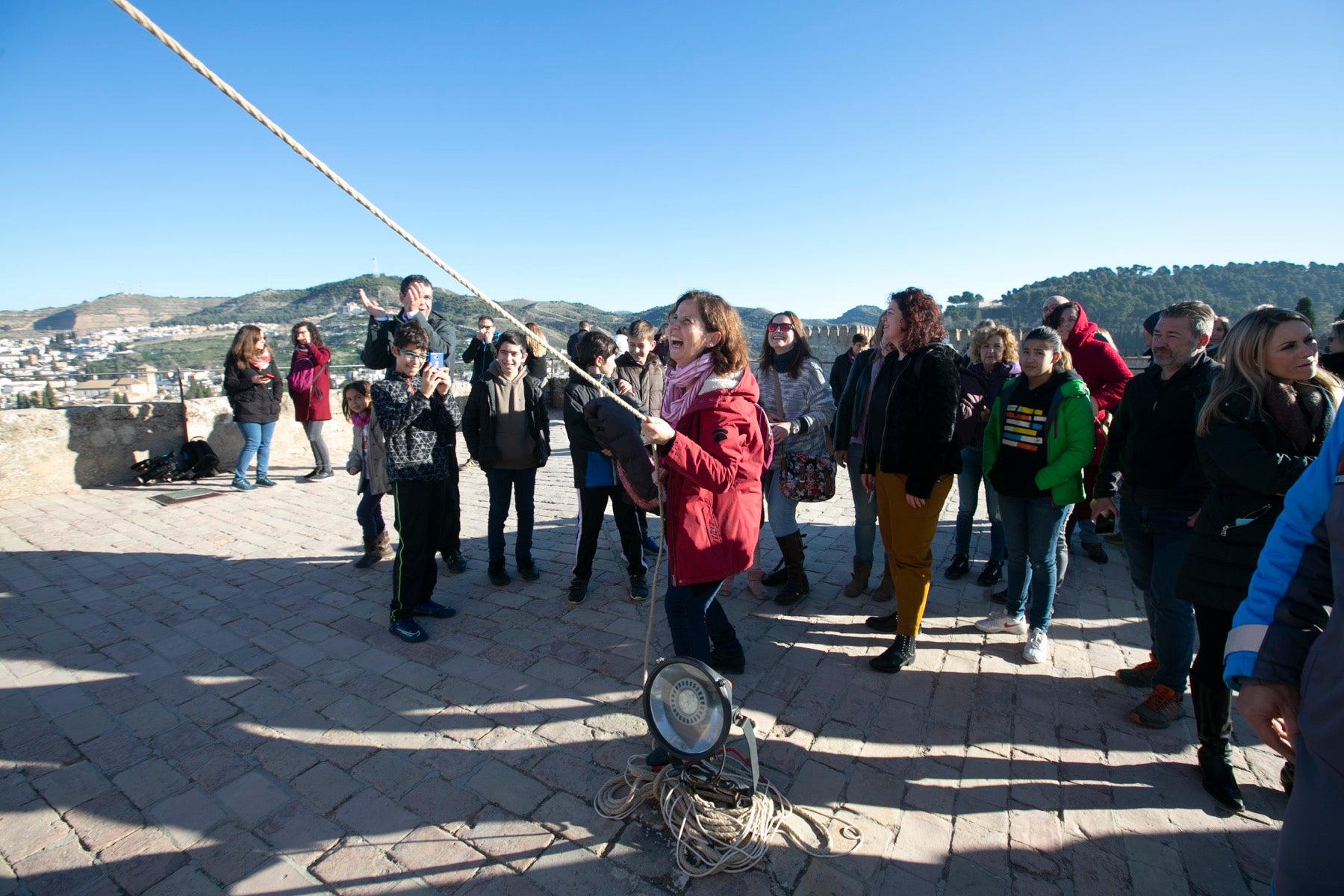 Fotos: Se cumple la tradición de tocar la campana de la Torre de la Vela el 2 de enero