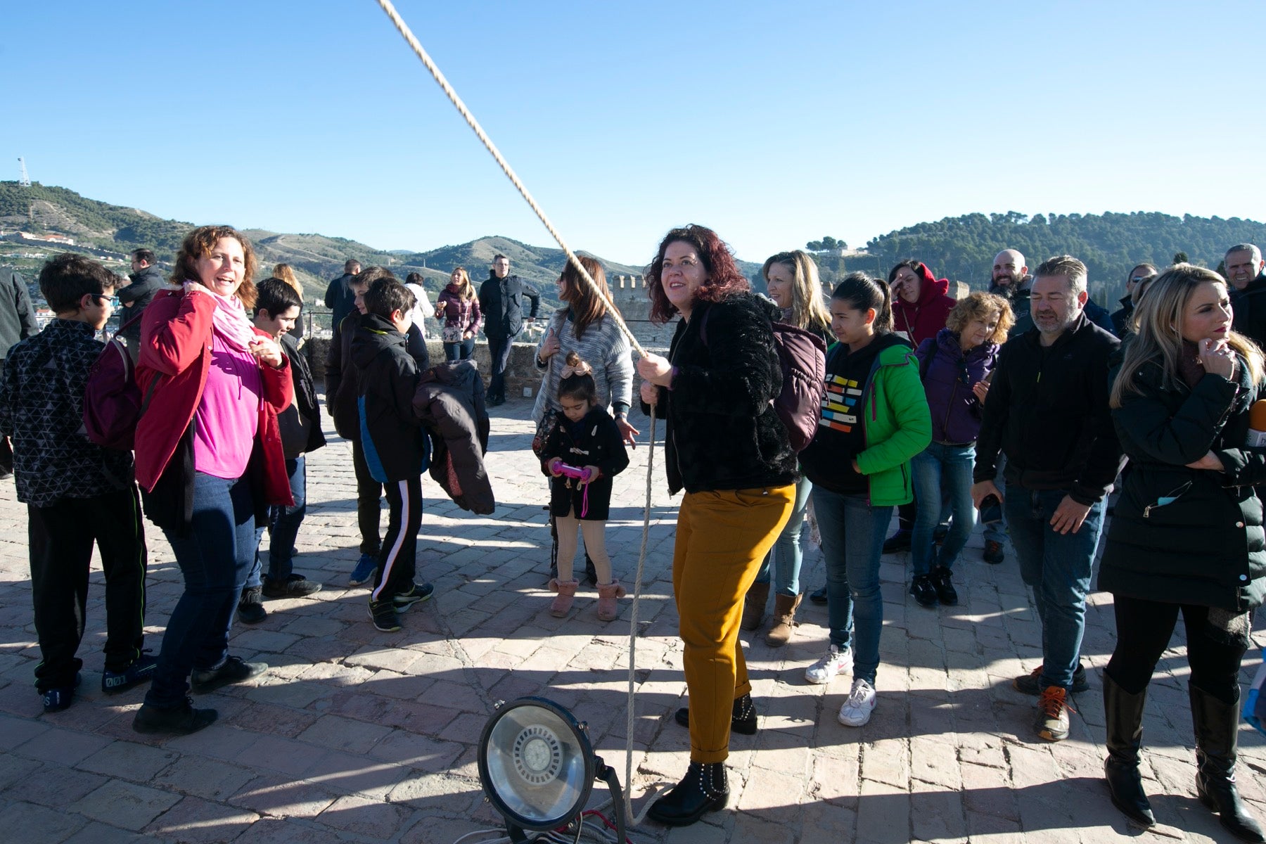 Fotos: Se cumple la tradición de tocar la campana de la Torre de la Vela el 2 de enero