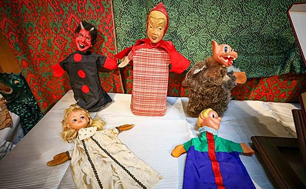 Caperucita, el Lobo, el diablo y otras marionetas.