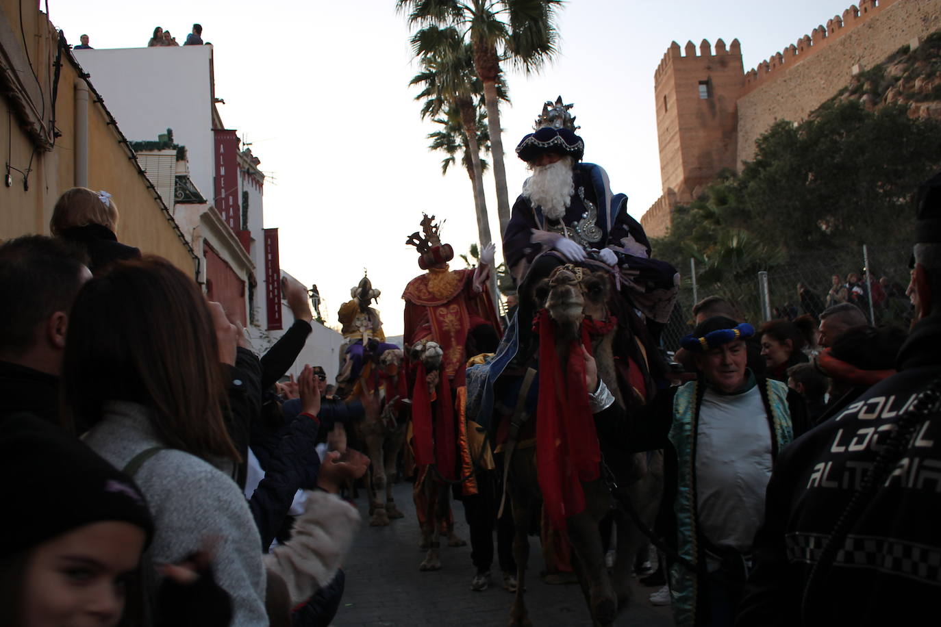 La cabalgata de Sus Majestades de Oriente recorren la ciudad en la noche más esperada de estas fiestas