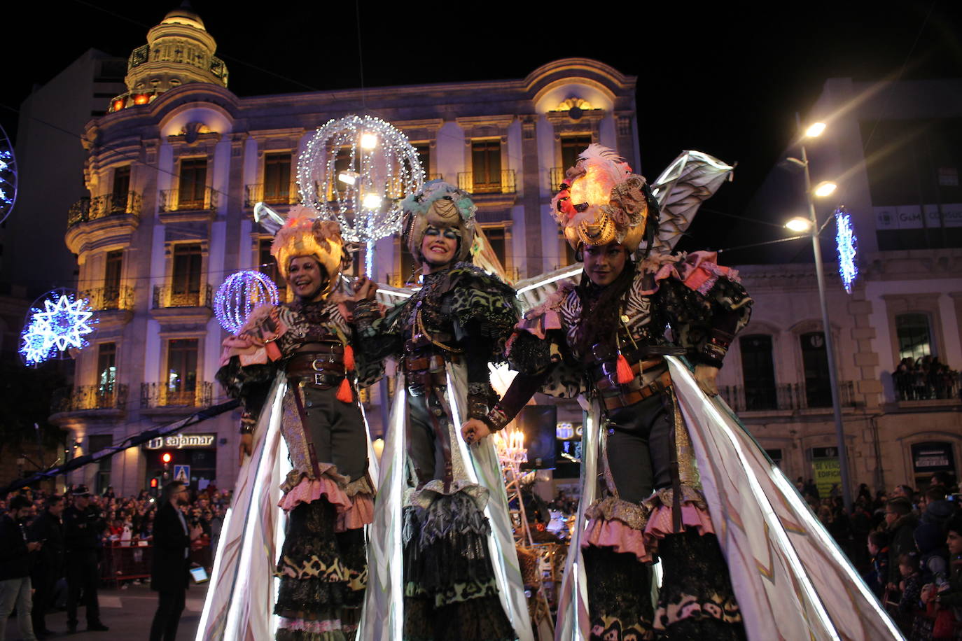 La cabalgata de Sus Majestades de Oriente recorren la ciudad en la noche más esperada de estas fiestas