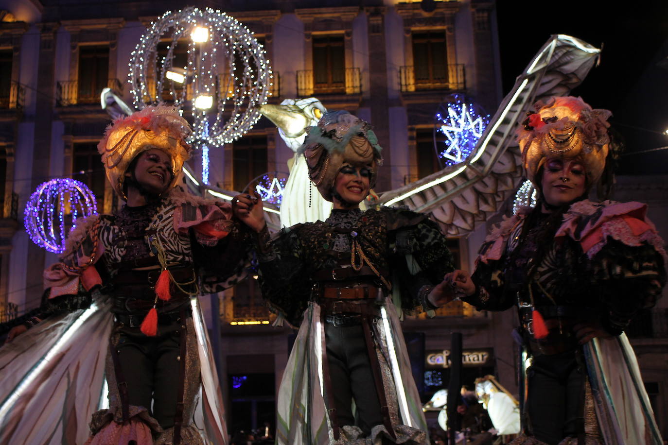 La cabalgata de Sus Majestades de Oriente recorren la ciudad en la noche más esperada de estas fiestas