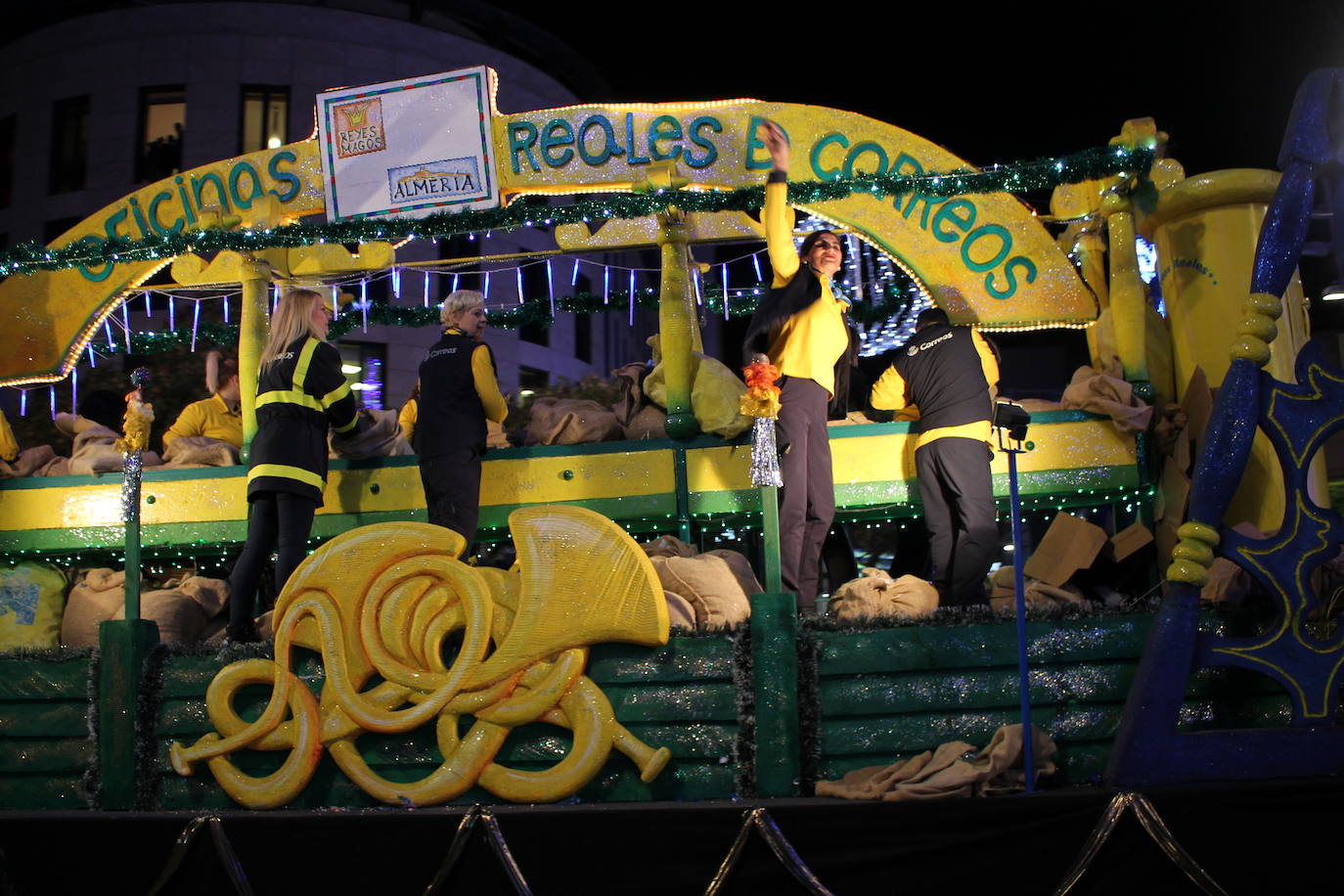 La cabalgata de Sus Majestades de Oriente recorren la ciudad en la noche más esperada de estas fiestas