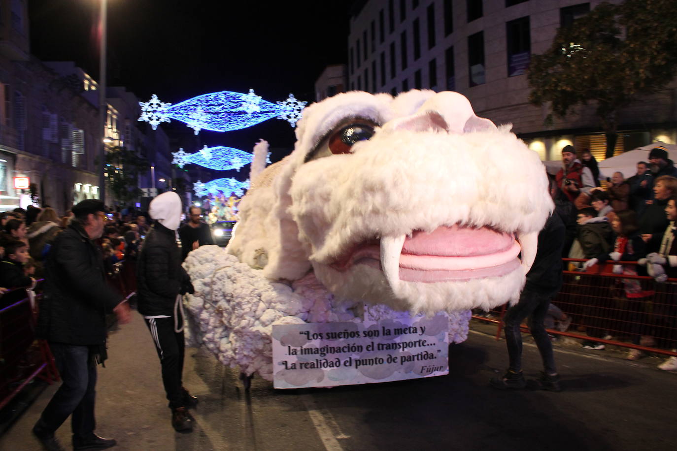 La cabalgata de Sus Majestades de Oriente recorren la ciudad en la noche más esperada de estas fiestas