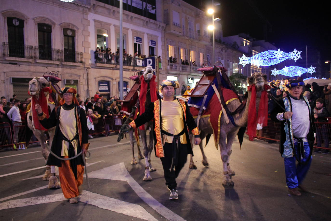 La cabalgata de Sus Majestades de Oriente recorren la ciudad en la noche más esperada de estas fiestas