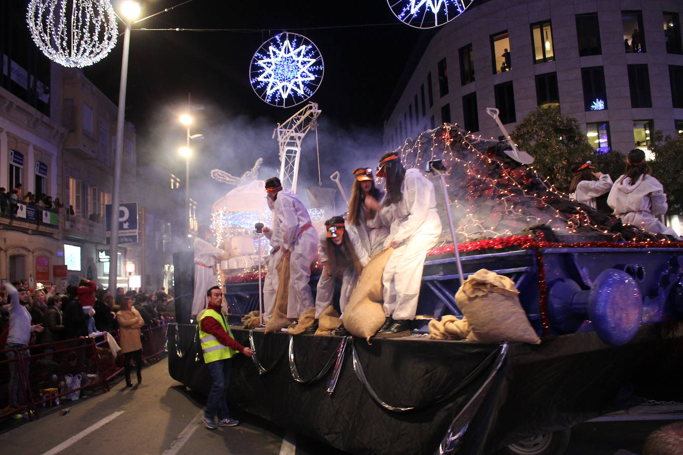 La cabalgata de Sus Majestades de Oriente recorren la ciudad en la noche más esperada de estas fiestas