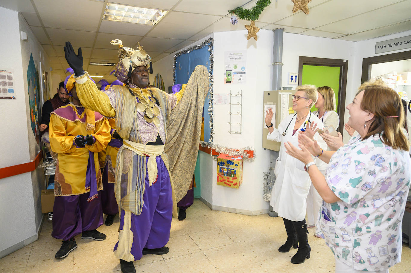 La cabalgata de Sus Majestades de Oriente recorren la ciudad en la noche más esperada de estas fiestas
