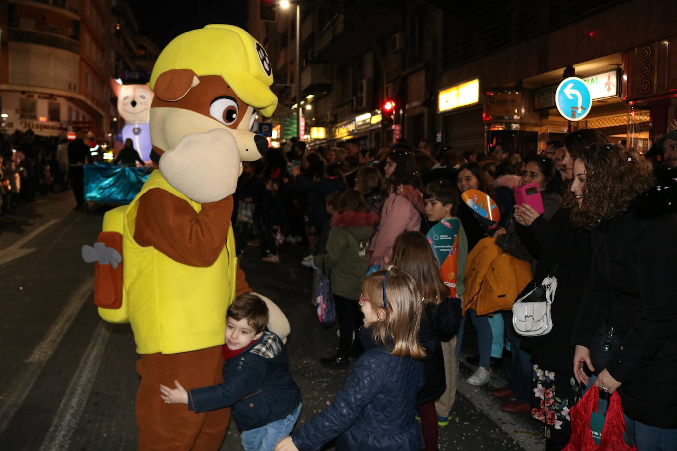 La cabalgata de Sus Majestades de Oriente recorrieron las calles de la capital dejando 6.000 kilos de caramelos y un derroche de luz y color