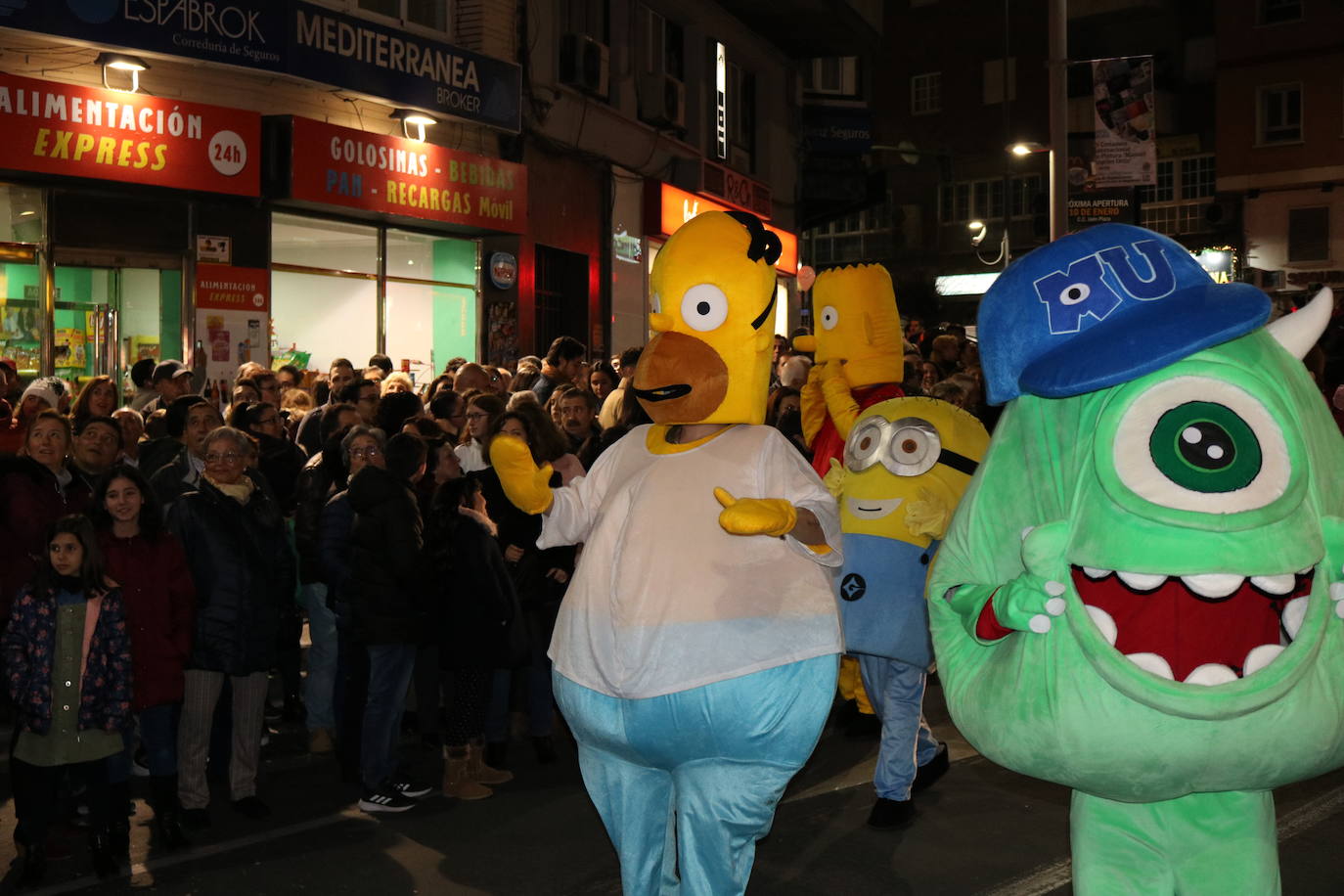 La cabalgata de Sus Majestades de Oriente recorrieron las calles de la capital dejando 6.000 kilos de caramelos y un derroche de luz y color
