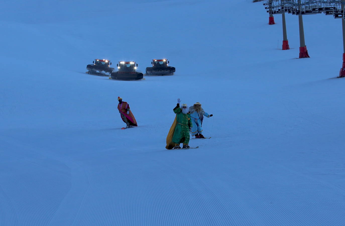 Los Reyes Magos llegan esquiando a Sierra Nevada