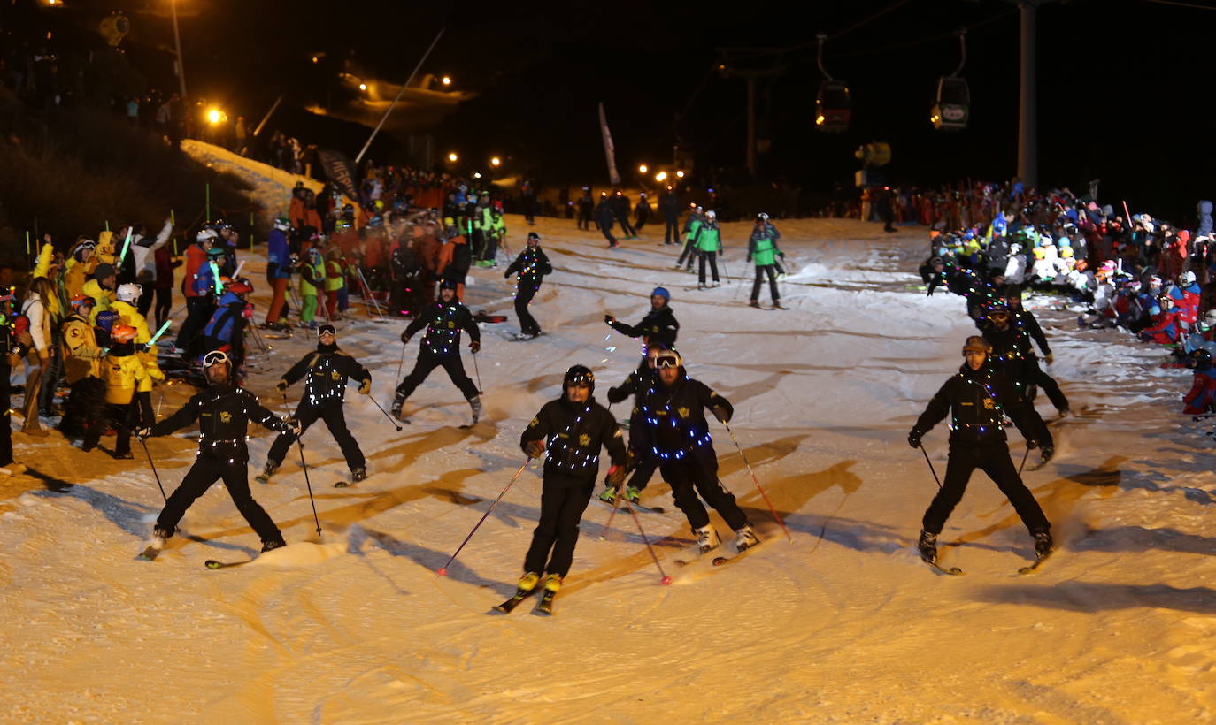 Los Reyes Magos llegan esquiando a Sierra Nevada