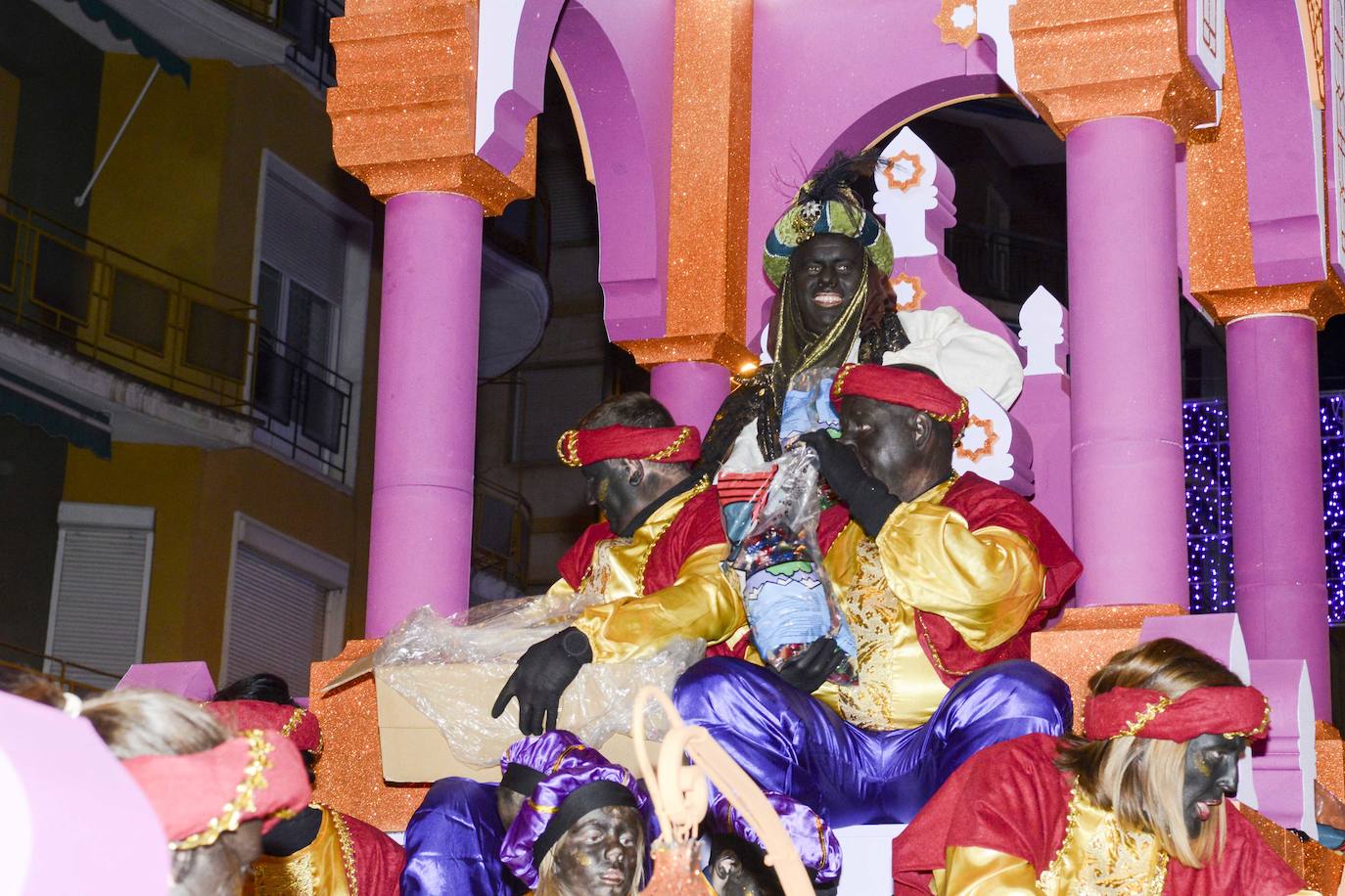 Los Reyes Magos desfilan por Guadix