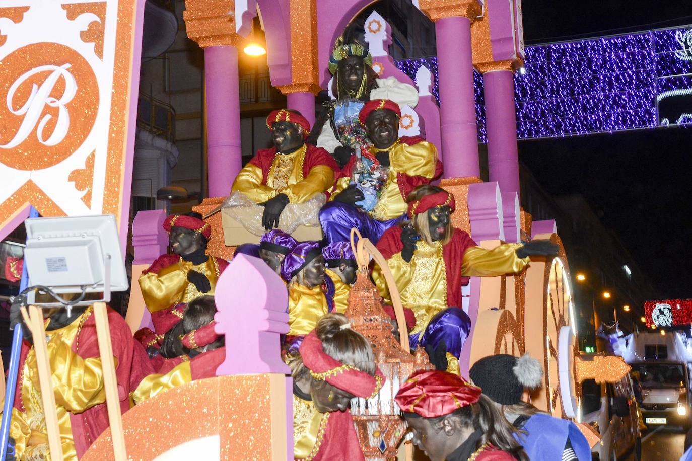 Los Reyes Magos desfilan por Guadix