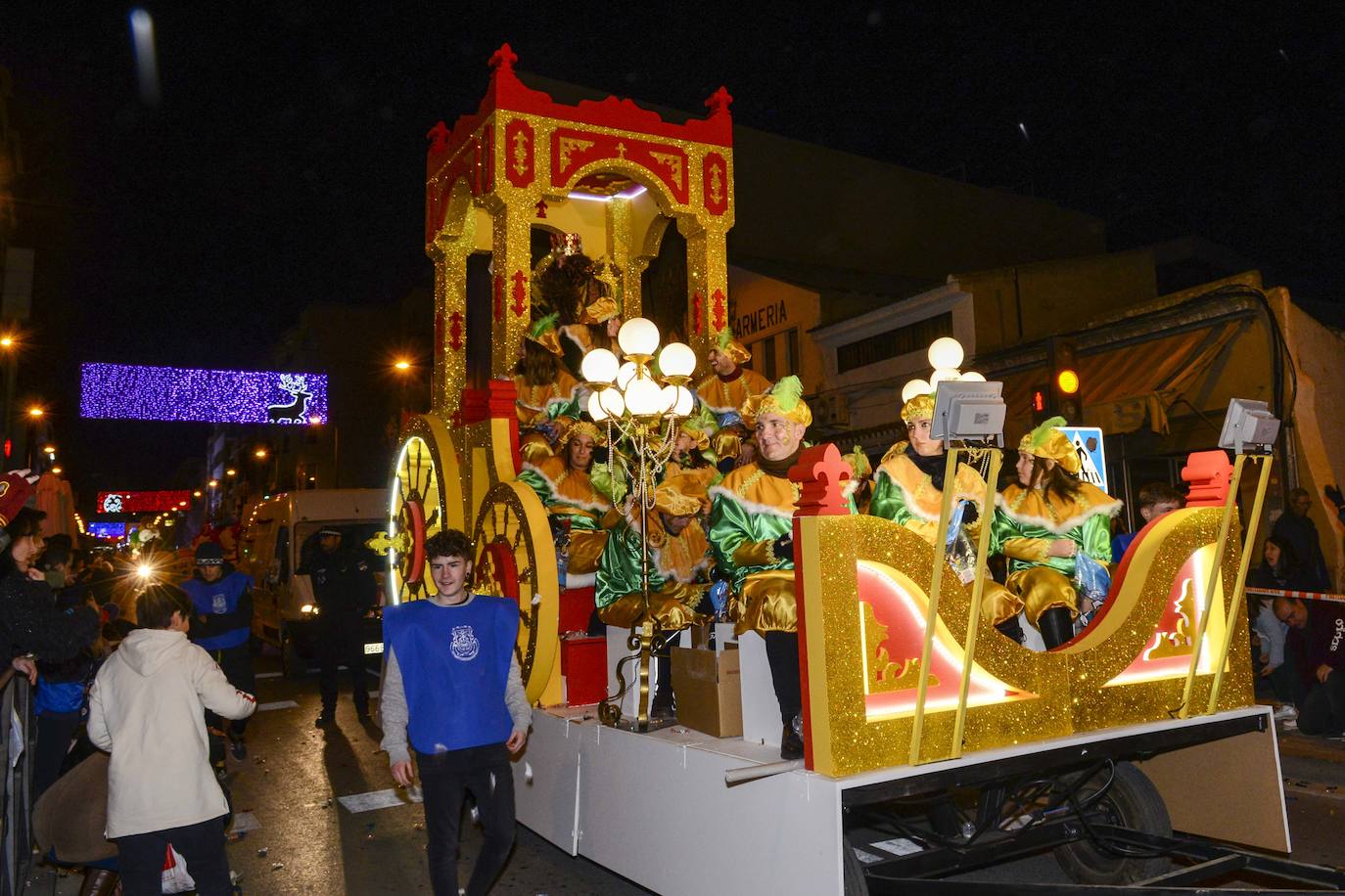 Los Reyes Magos desfilan por Guadix