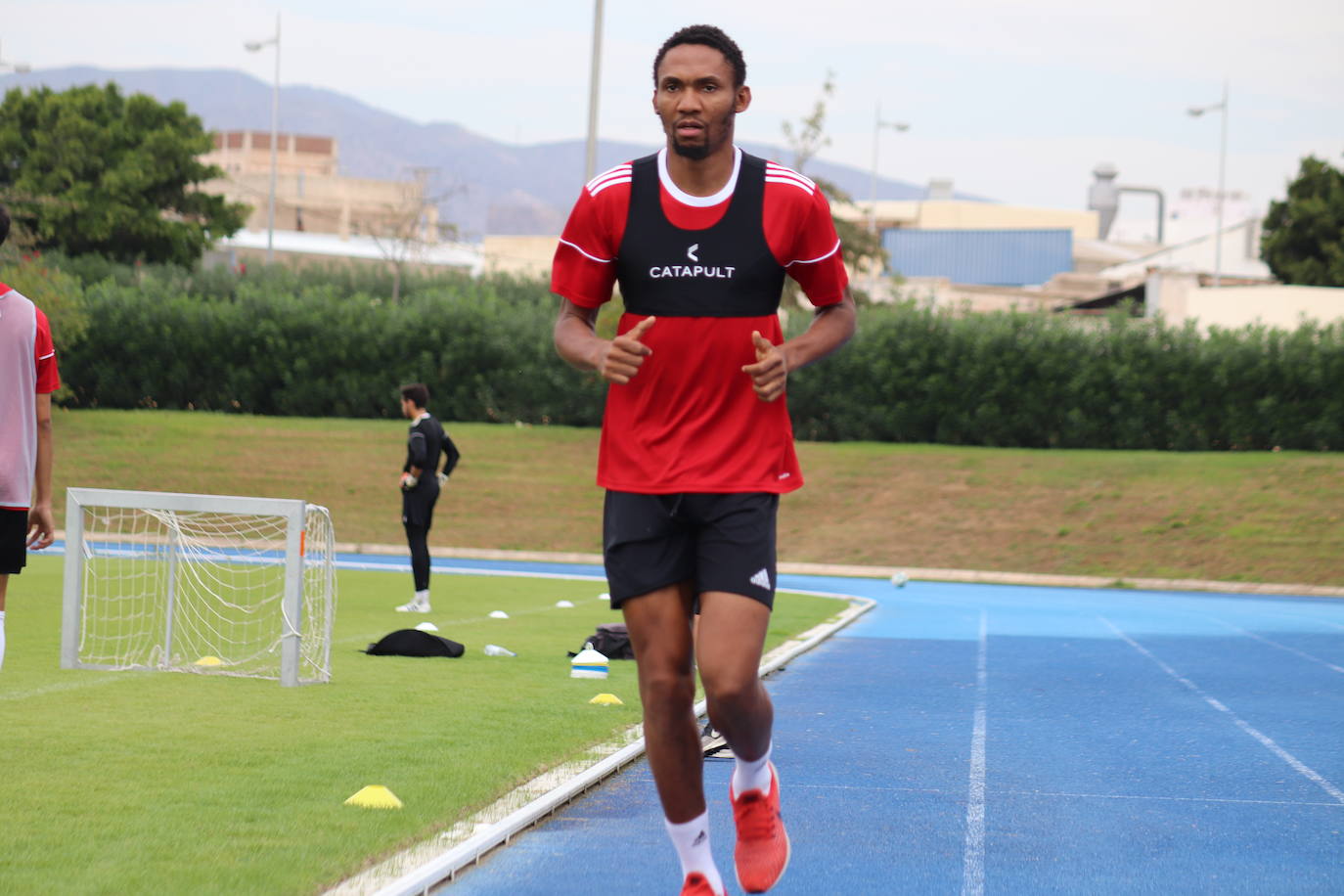 Lucien Owona estará varios meses de baja. 