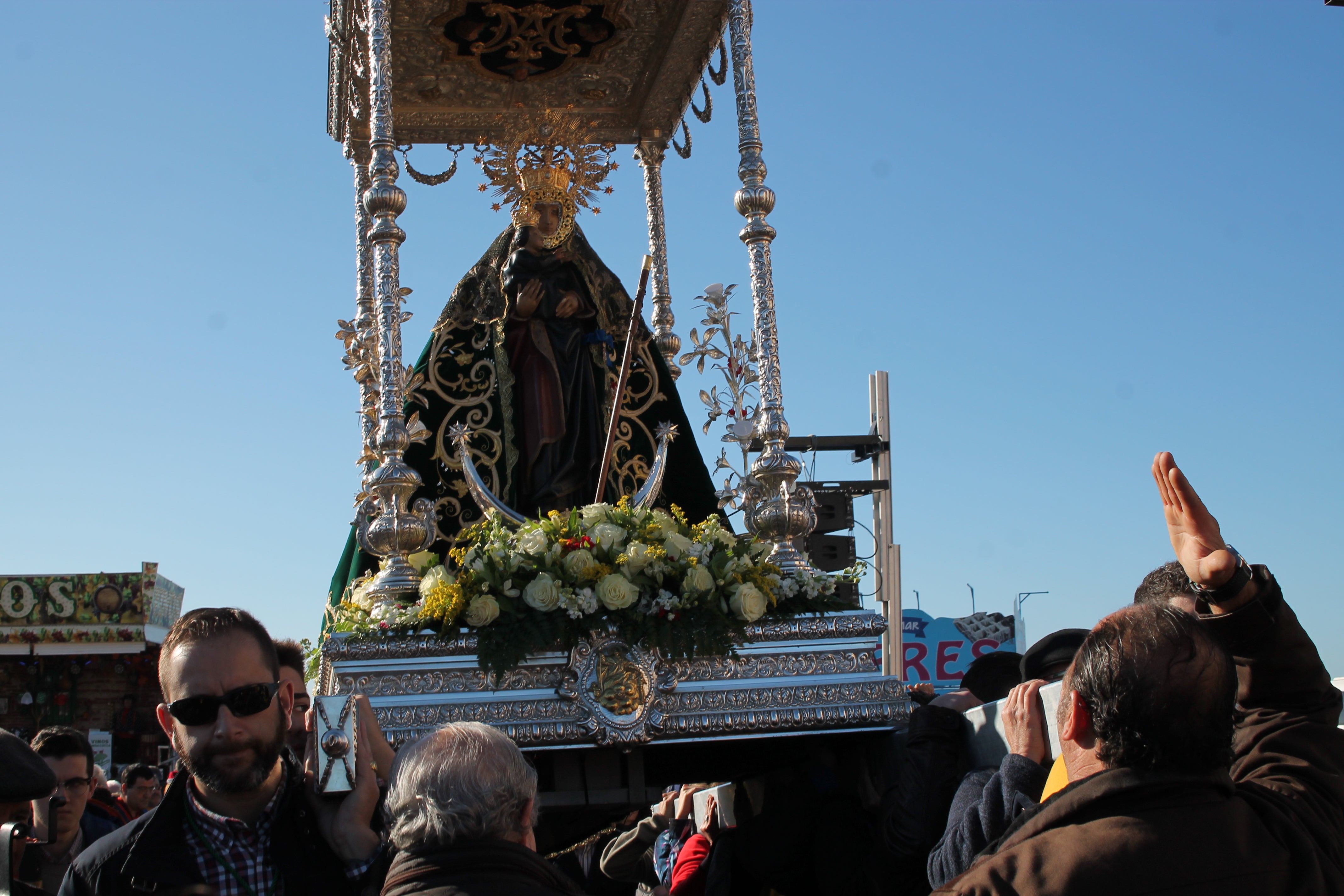 Miles de almerienses, un año más, y fieles a la tradición, acuden a disfrutar de una jornada de romería en honor de la patrona de la ciudad