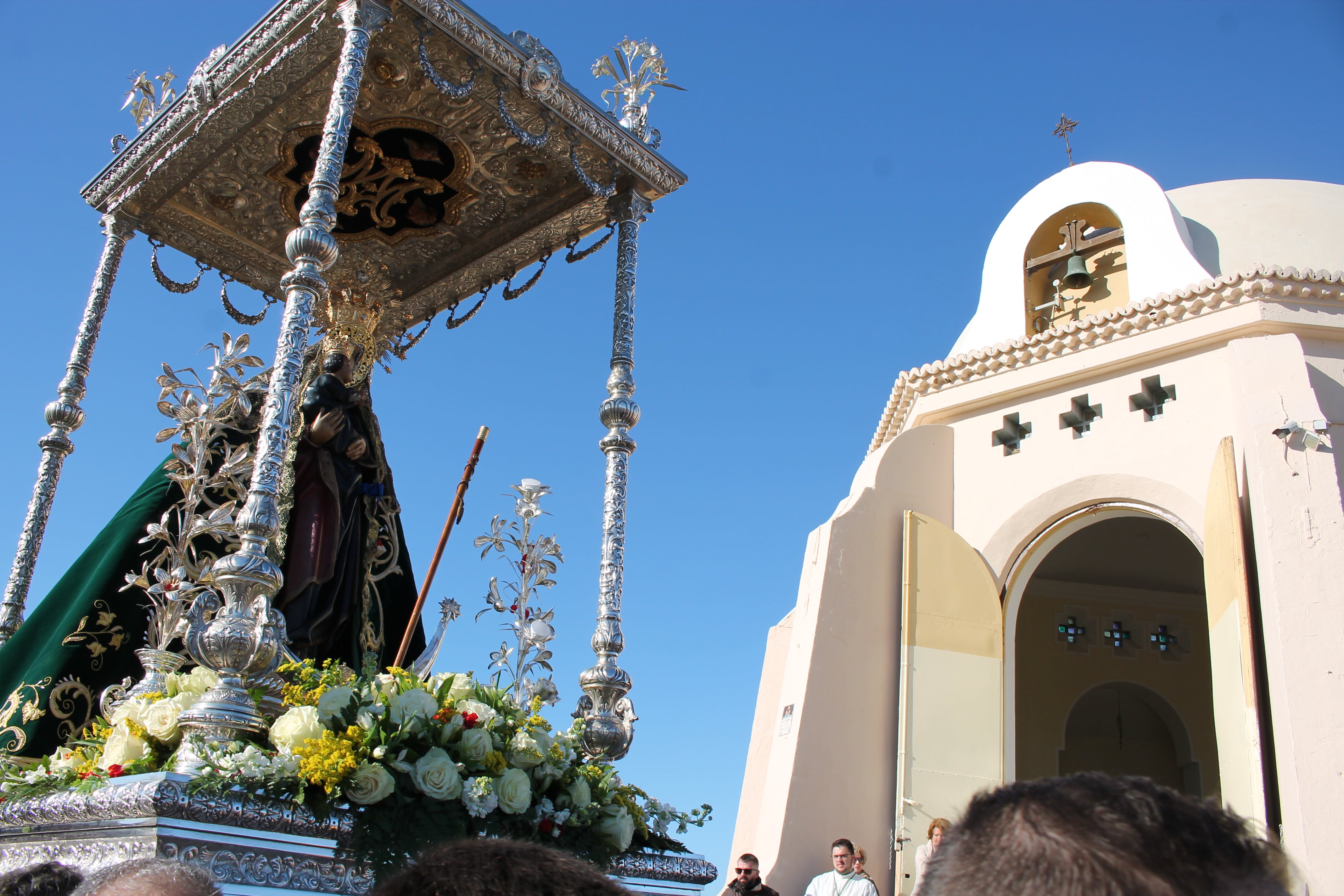 Miles de almerienses, un año más, y fieles a la tradición, acuden a disfrutar de una jornada de romería en honor de la patrona de la ciudad